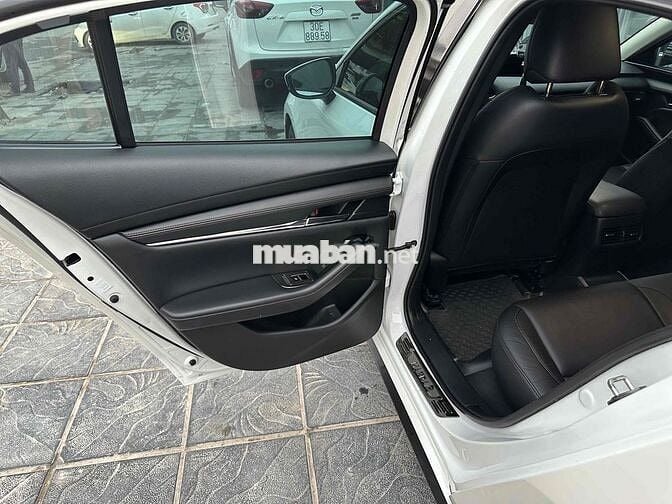 Mazda 3 2023 1.5L Sport Luxury - 50000 km