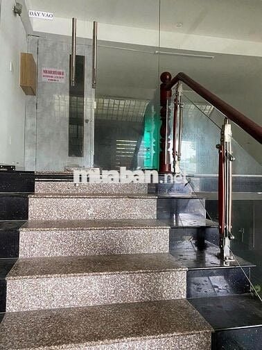 Cho thuê mặt bằng đường D4 Quận 7