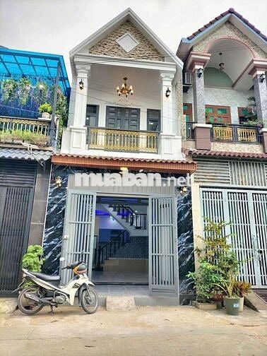Tôi cần bán nhà Lầu Trệt gần chợ Tân long và ngã ba Ông xã Dĩ An