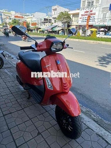 Vespa Sprint 2022 | Cam vũ trụ