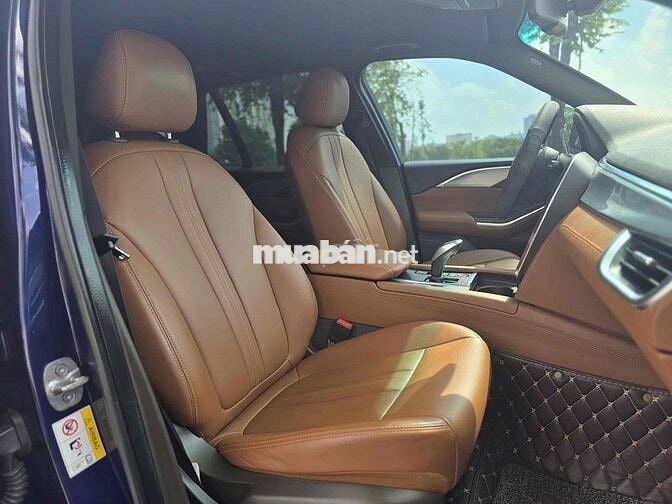 VinFast Lux SA2.0 2020 Premium 2.0 AT - 60000 km