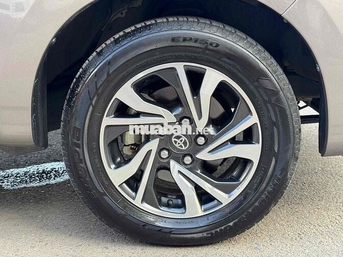 Toyota Innova G 2.0 AT 2022 màu đồng - 47000Km zin