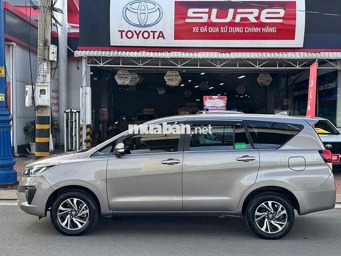 Toyota Innova G 2.0 AT 2022 màu đồng - 47000Km zin