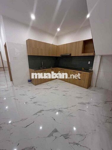 BÁN GẤP NHÀ 2 TẦNG 2 MÊ MẶT TIỀN ĐƯỜNG TÔN ĐẢN