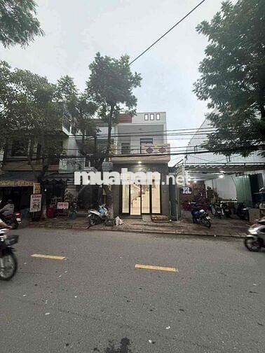 BÁN GẤP NHÀ 2 TẦNG 2 MÊ MẶT TIỀN ĐƯỜNG TÔN ĐẢN