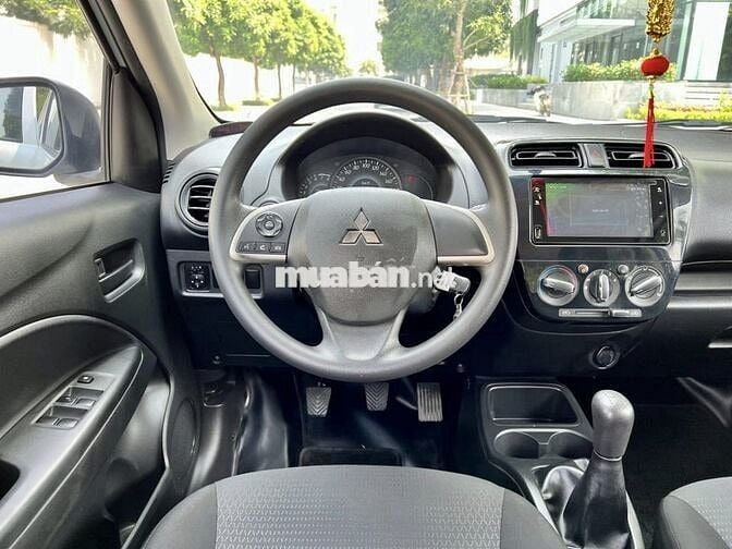 Mitsubishi Attrage 2022 số sàn màu trắng