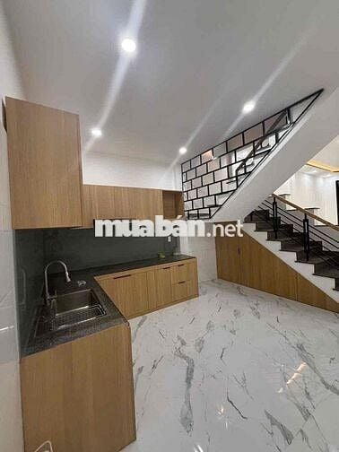 BÁN GẤP NHÀ 2 TẦNG 2 MÊ MẶT TIỀN ĐƯỜNG TÔN ĐẢN