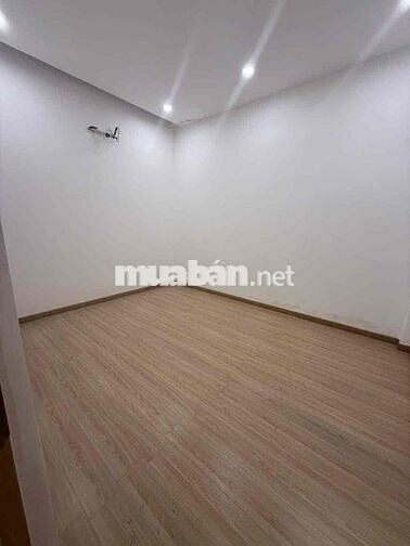 BÁN GẤP NHÀ 2 TẦNG 2 MÊ MẶT TIỀN ĐƯỜNG TÔN ĐẢN