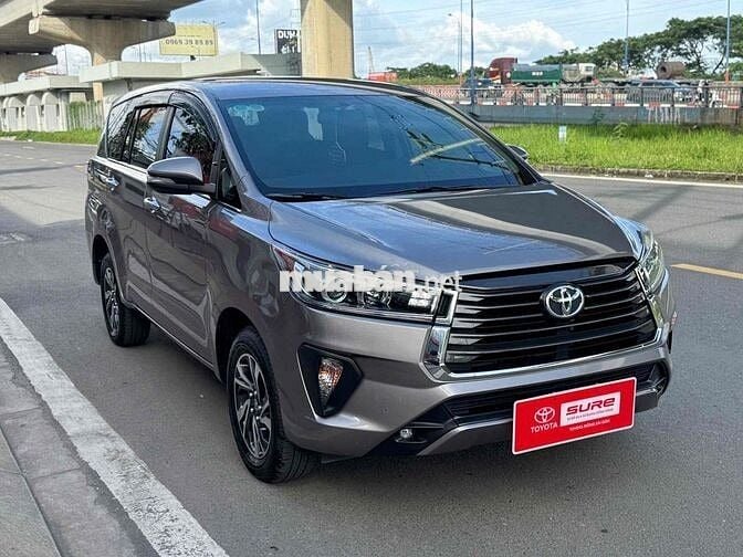 Toyota Innova G 2.0 AT 2022 màu đồng - 47000Km zin