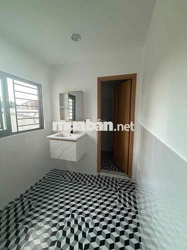 BÁN GẤP NHÀ 2 TẦNG 2 MÊ MẶT TIỀN ĐƯỜNG TÔN ĐẢN