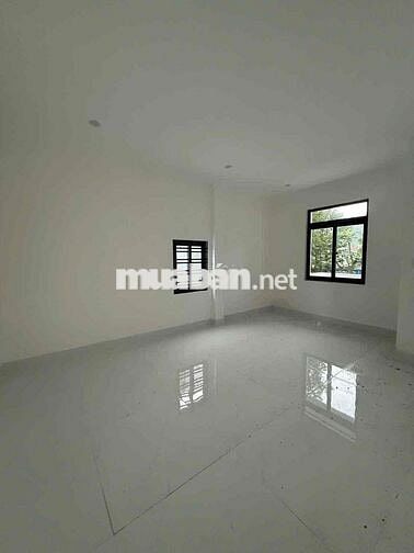 BÁN GẤP NHÀ 2 TẦNG 2 MÊ MẶT TIỀN ĐƯỜNG TÔN ĐẢN