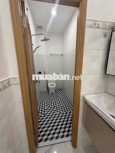 BÁN GẤP NHÀ 2 TẦNG 2 MÊ MẶT TIỀN ĐƯỜNG TÔN ĐẢN