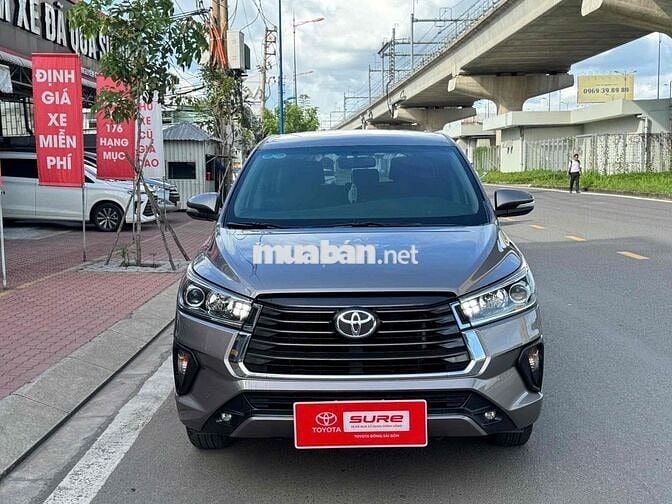 Toyota Innova G 2.0 AT 2022 màu đồng - 47000Km zin