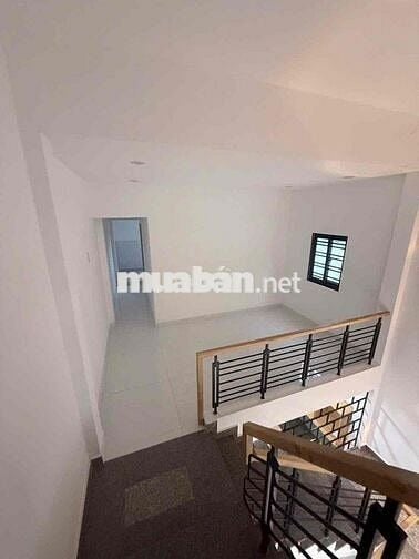 BÁN GẤP NHÀ 2 TẦNG 2 MÊ MẶT TIỀN ĐƯỜNG TÔN ĐẢN