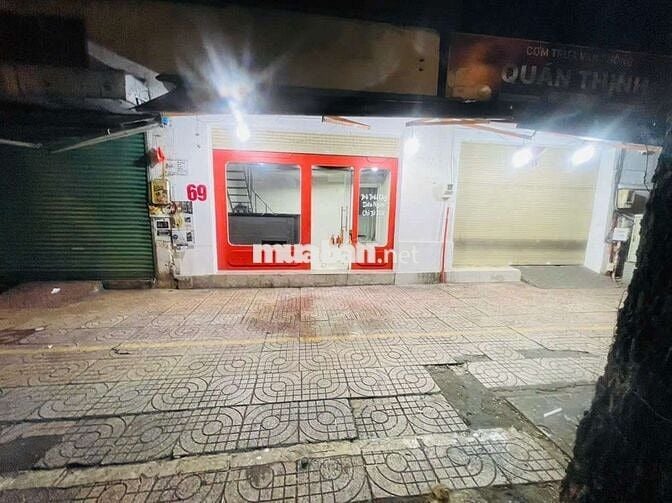 Cho thuê mặt bằng gần góc ngã 4 Tản Đà, Trần Hưng Đạo