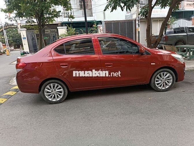 Cần bán Attrage 2020 số sàn, màu đỏ