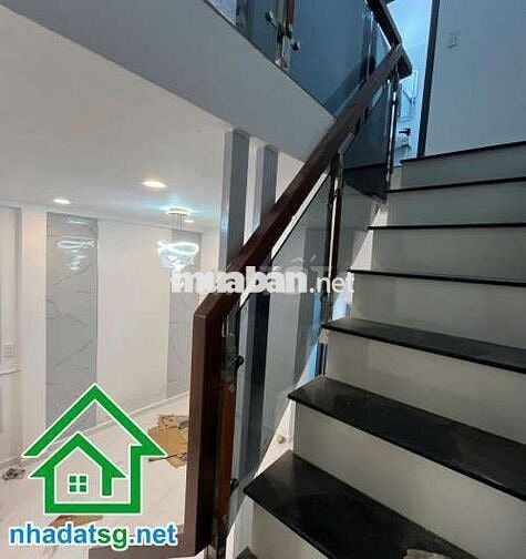 Nhà đẹp Đồng Đen, Tân Bình.
DT: 32m2 (4,2 x 7)m, 2PN - 2WC