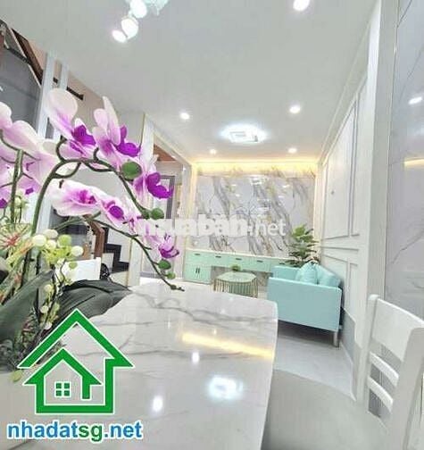 Nhà đẹp Đồng Đen, Tân Bình.
DT: 32m2 (4,2 x 7)m, 2PN - 2WC