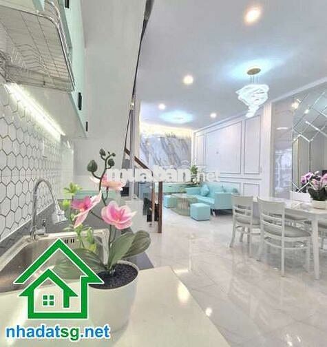 Nhà đẹp Đồng Đen, Tân Bình.
DT: 32m2 (4,2 x 7)m, 2PN - 2WC