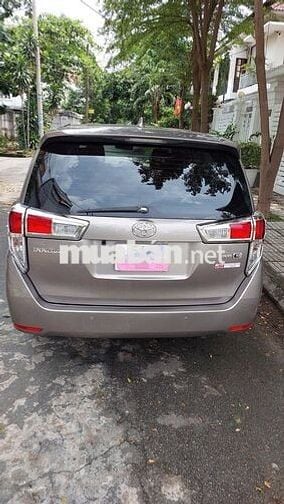 Xe nhà ít đi Toyota Innova 2019 số sàn màu nâu
