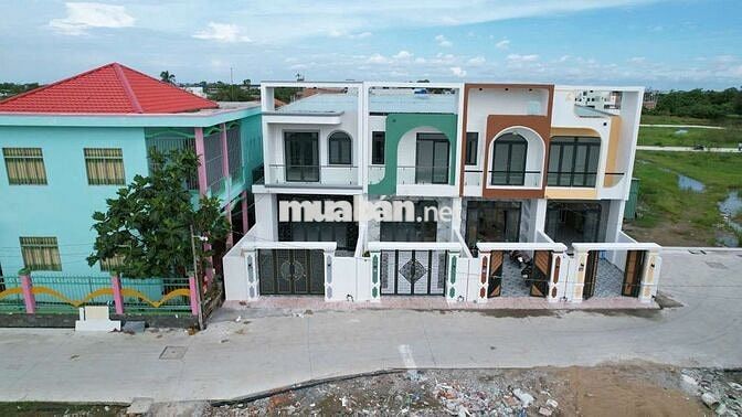 Nhà mới  1 trệt+1 lầu 4,5×30,5 ,3pn rộng sẳn nội thất kcn cầu Tràm