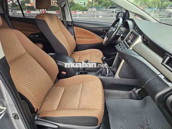 TOYOTA HÀ ĐÔNG BÁN Innova 2017 2.0E 12vkm,1 chủ
