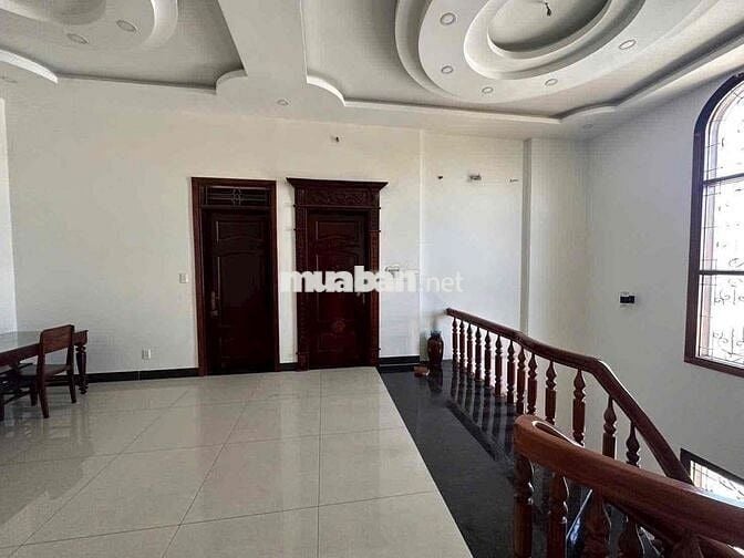 Biệt Thự Nguyễn Đức Thuận 15x35' 1 hầm 1 trệt 2 lầu 7 phòng