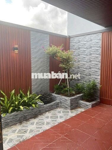 Nhà mới  1 trệt+1 lầu 4,5×30,5 ,3pn rộng sẳn nội thất kcn cầu Tràm