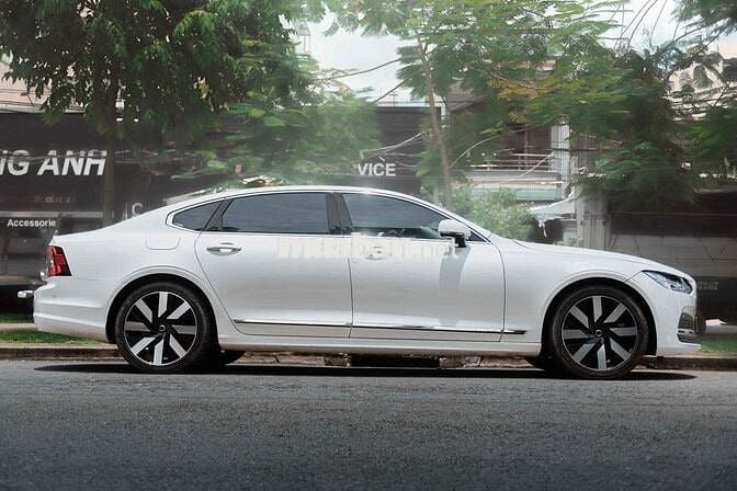 LONG ANH AUTO về Volvo S90 T8 sx2024 siêu lướt