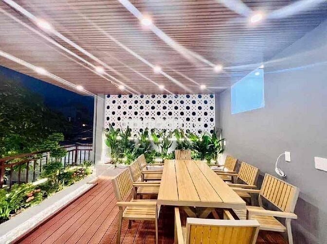 Bán Nhà sân Vườn - Nguyễn Hữu Thọ - HXH - 160m2 - Nhỉnh 8 đồng