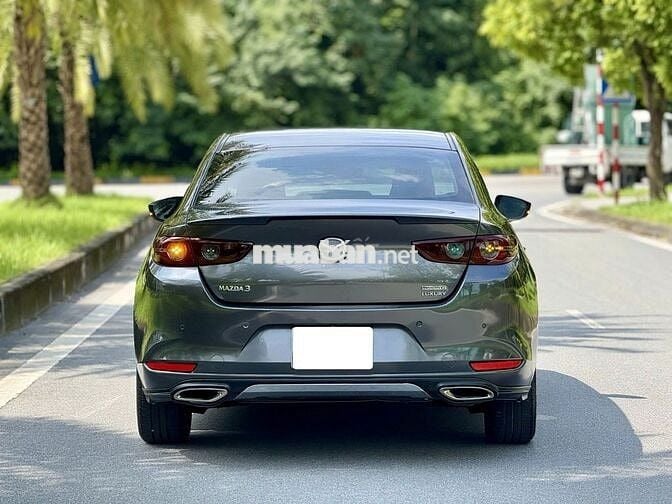 Mazda 3 1.5 Luxury 2021 màu xám titan