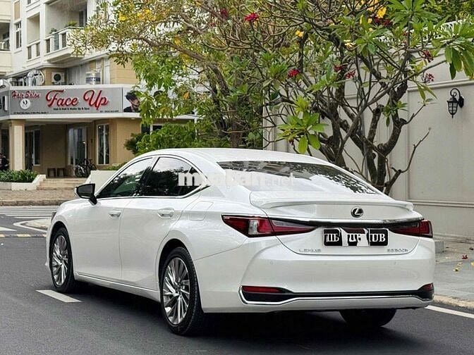Lexus ES 2023 300h - 21000 km