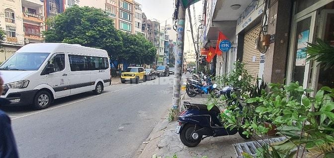 Chính chủ cho thuê showroom mặt tiền khu Hà Đô Quận 10