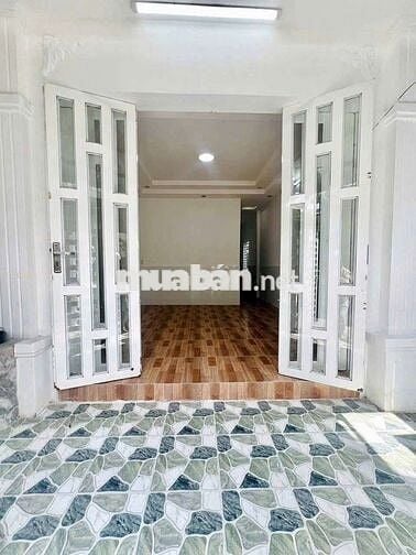 Nhà mớ 2pn 2 máy lạnh hẻm Nguyễn Văn Cừ