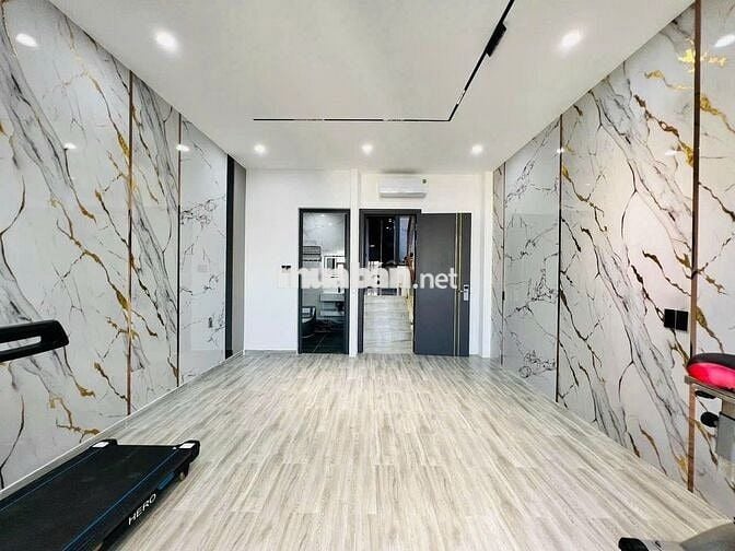 NHÀ MỚI! Mặt tiền Hoàng Việt Q.Tân Bình, 5x20 1 Trệt 3 lầu, DTSD 400m2