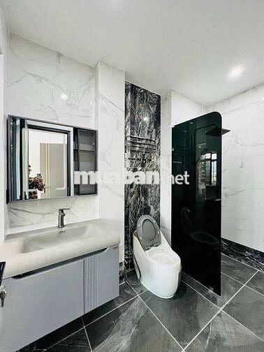 NHÀ MỚI! Mặt tiền Hoàng Việt Q.Tân Bình, 5x20 1 Trệt 3 lầu, DTSD 400m2