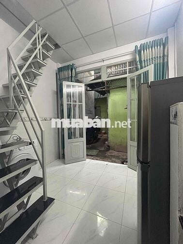 tôi chính chủ bán nhà nhỏ 1 trệt 2 lầu 2wc 2pn.tặng nội thất