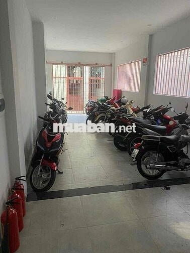 bán toàn căn hộ 4 tầng đối diện trường kiến trúc . thu nhập 35 trieu
