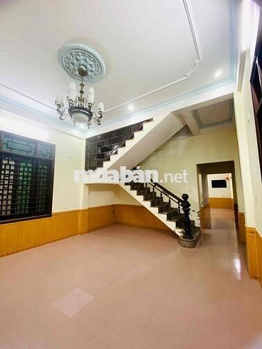 nhà 2 tầng 3 phòng ngủ ngay phố đi bộ ven sông Hương