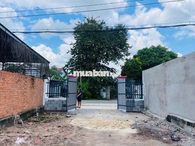 590 TRIỆU. ĐẤT CÓ HÀNG RÀO SẴN 200m2 (7X28) ĐỐI DIỆN KCN TÂN PHÚ TRUNG