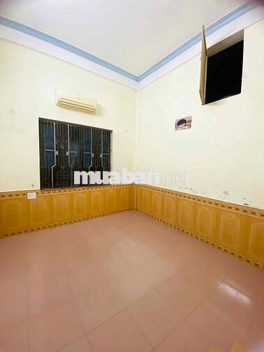 nhà 2 tầng 3 phòng ngủ ngay phố đi bộ ven sông Hương