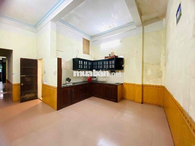 nhà 2 tầng 3 phòng ngủ ngay phố đi bộ ven sông Hương