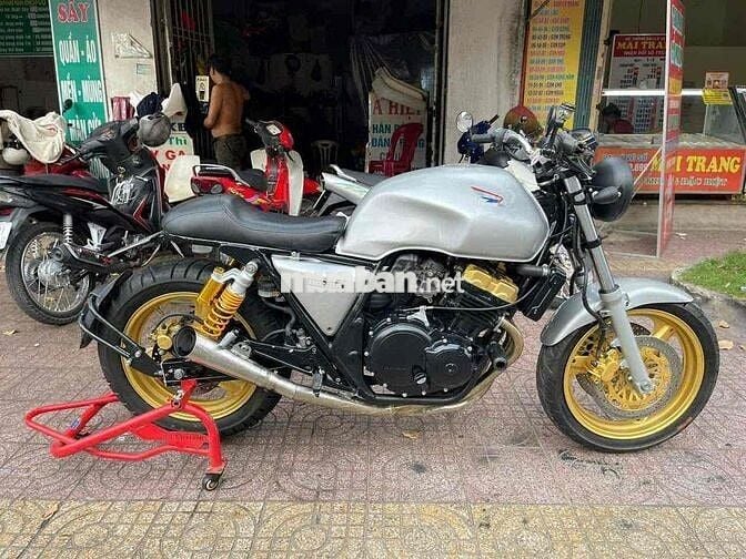 Honda CB400 Super Four