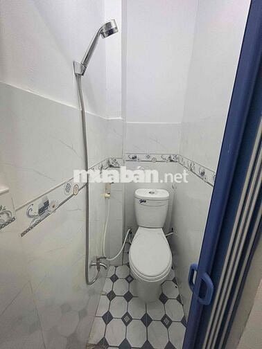 tôi chính chủ bán nhà nhỏ 1 trệt 2 lầu 2wc 2pn.tặng nội thất