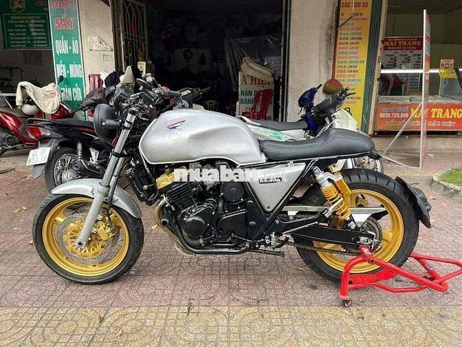 Honda CB400 Super Four