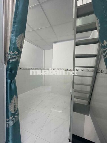 tôi chính chủ bán nhà nhỏ 1 trệt 2 lầu 2wc 2pn.tặng nội thất