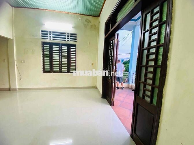 nhà 2 tầng 3 phòng ngủ ngay phố đi bộ ven sông Hương