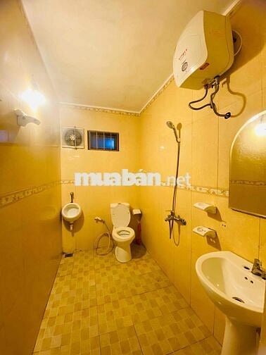 nhà 2 tầng 3 phòng ngủ ngay phố đi bộ ven sông Hương