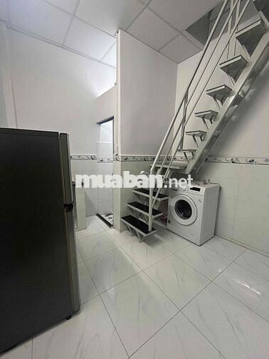 tôi chính chủ bán nhà nhỏ 1 trệt 2 lầu 2wc 2pn.tặng nội thất