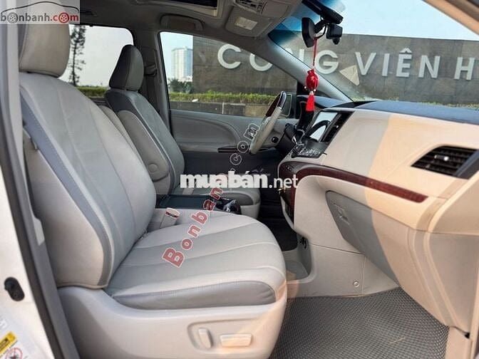 Toyota Sienna Limited 3.5 AWD 2013 - 936 Triệu